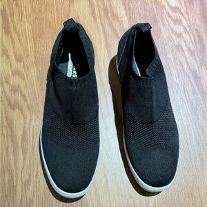 Sketchers size 9.5            Box6